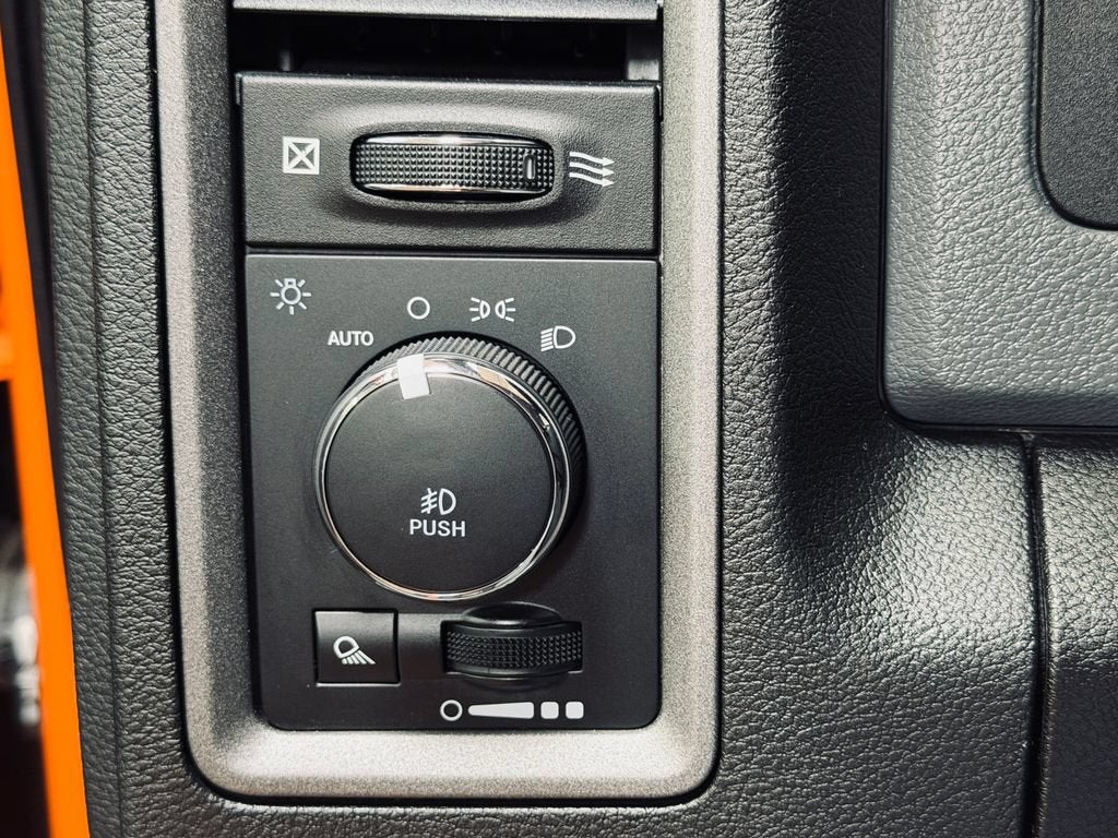 2019 RAM 1500 Classic Express Crew Cab 4x4 5'7" Box
