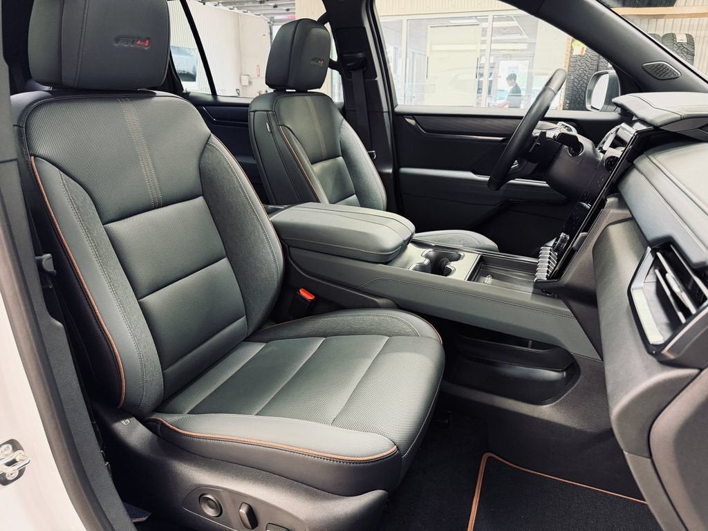 2025 GMC Acadia AT4
