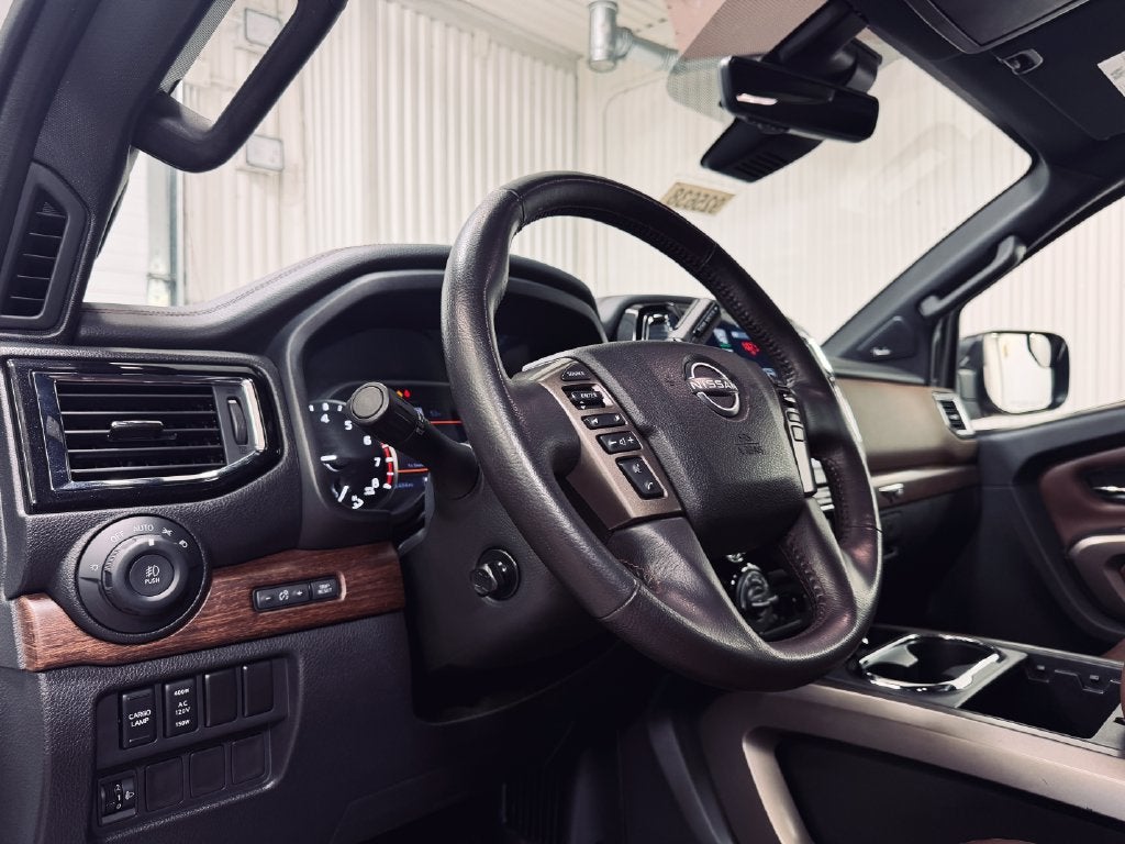 2023 Nissan TITAN Crew Cab Platinum Reserve 4x4