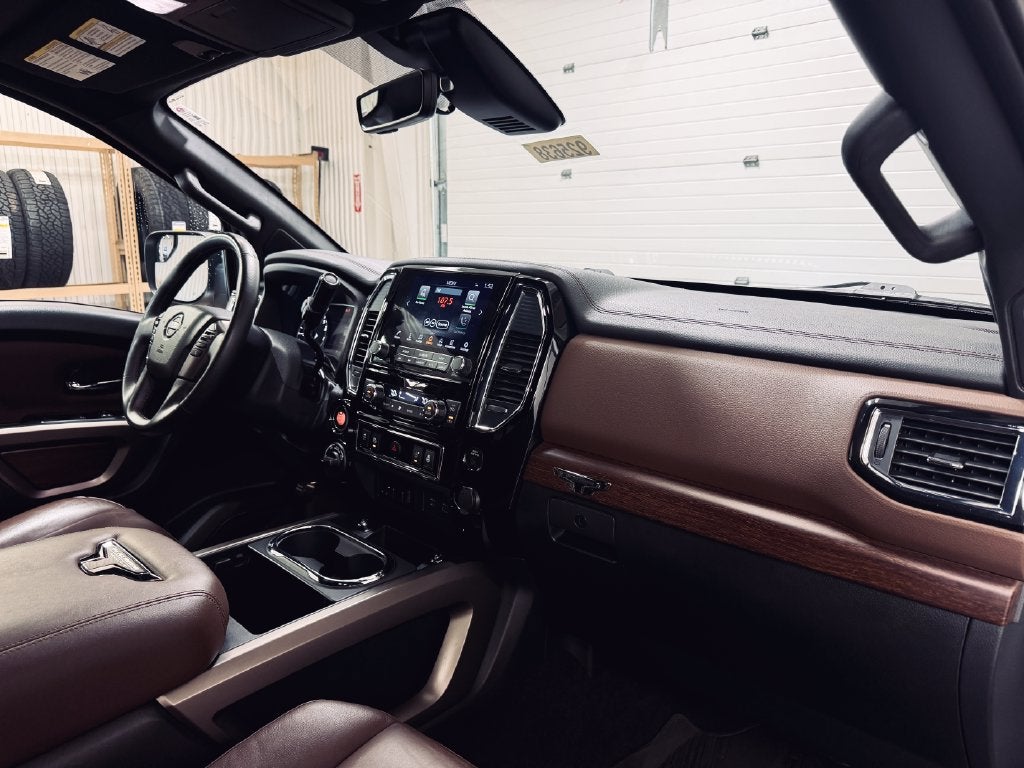 2023 Nissan TITAN Crew Cab Platinum Reserve 4x4