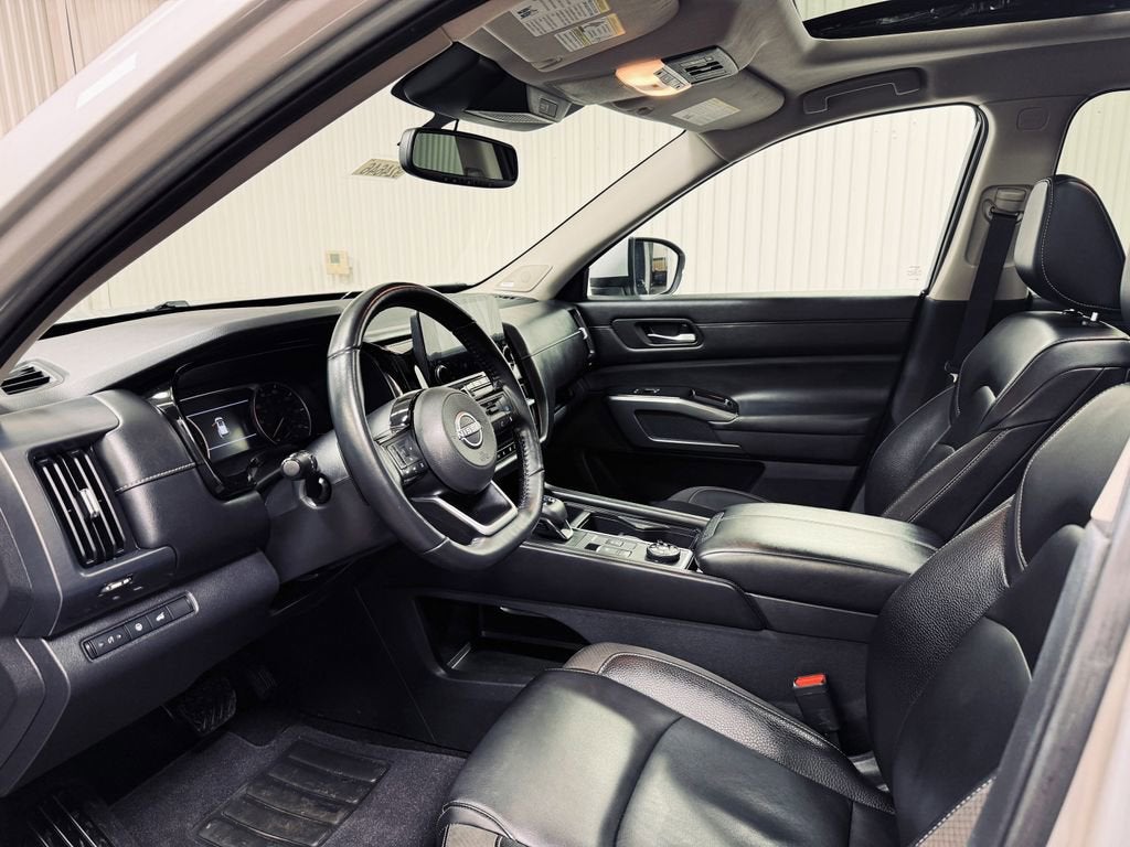 2022 Nissan Pathfinder SL 4WD