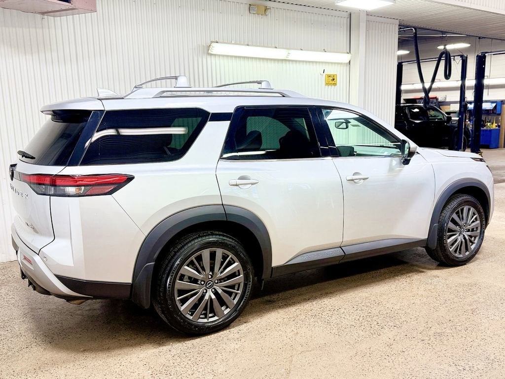 2022 Nissan Pathfinder SL 4WD
