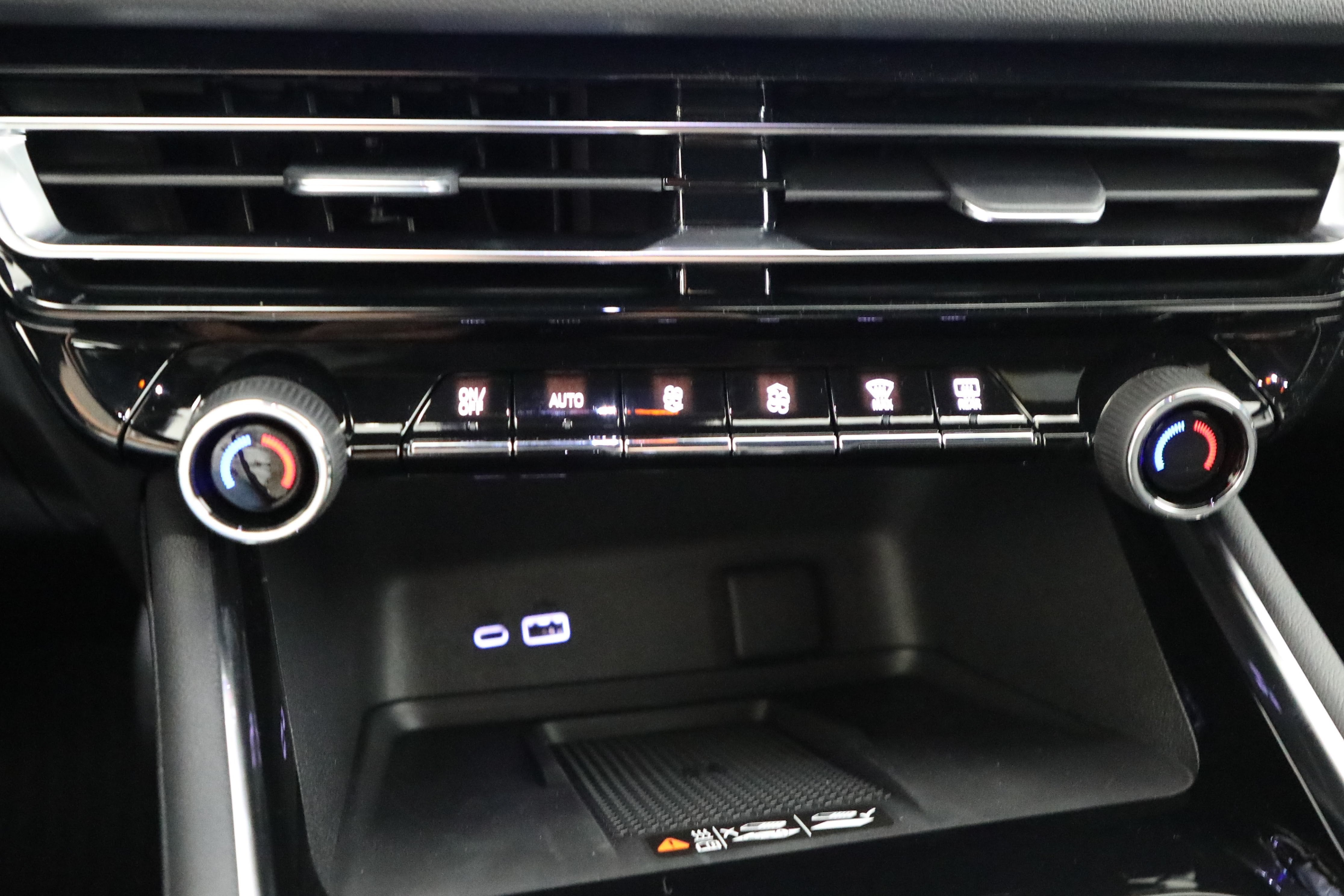 2027 Chevrolet Traverse LT - Photo 6