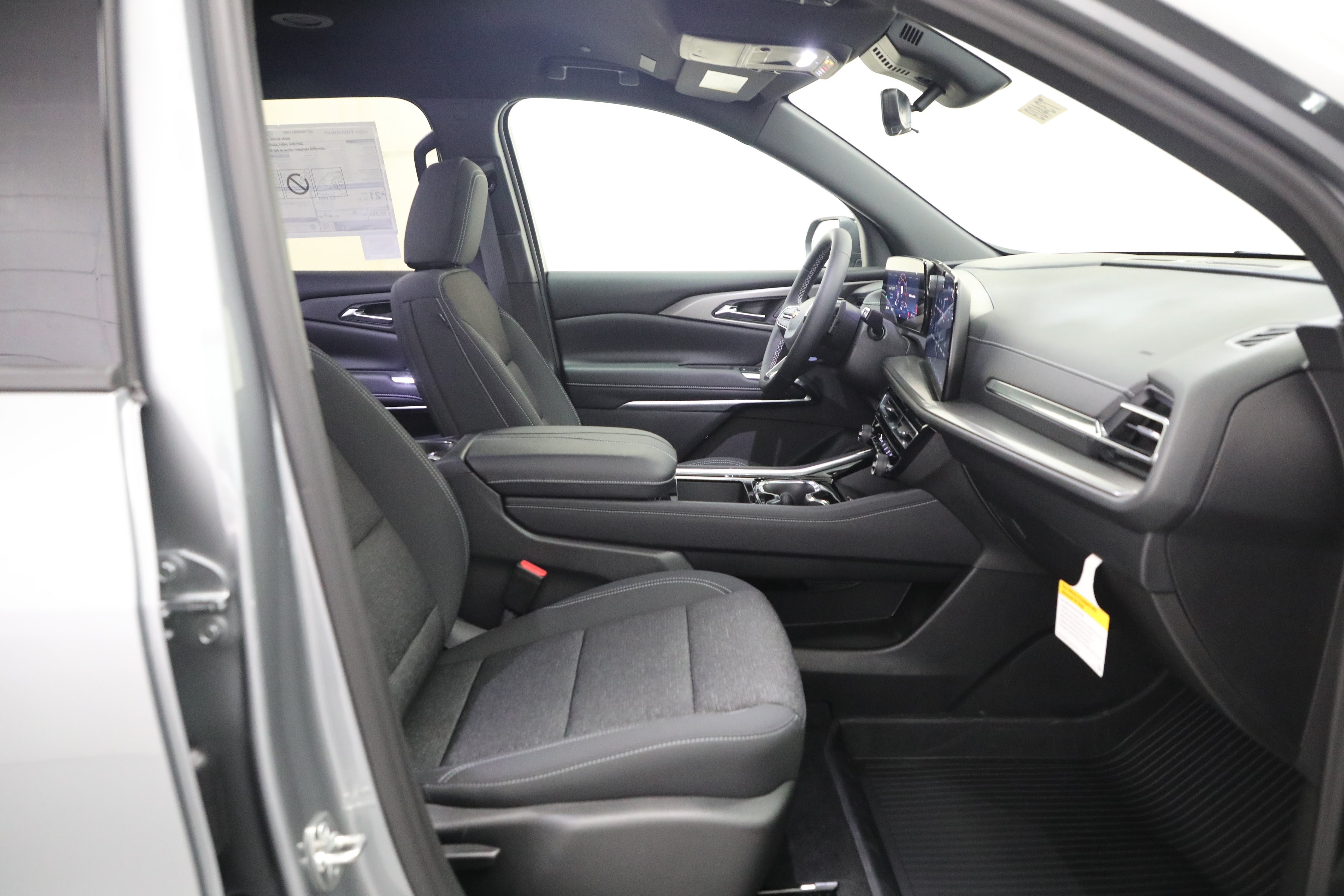 2027 Chevrolet Traverse LT - Photo 9