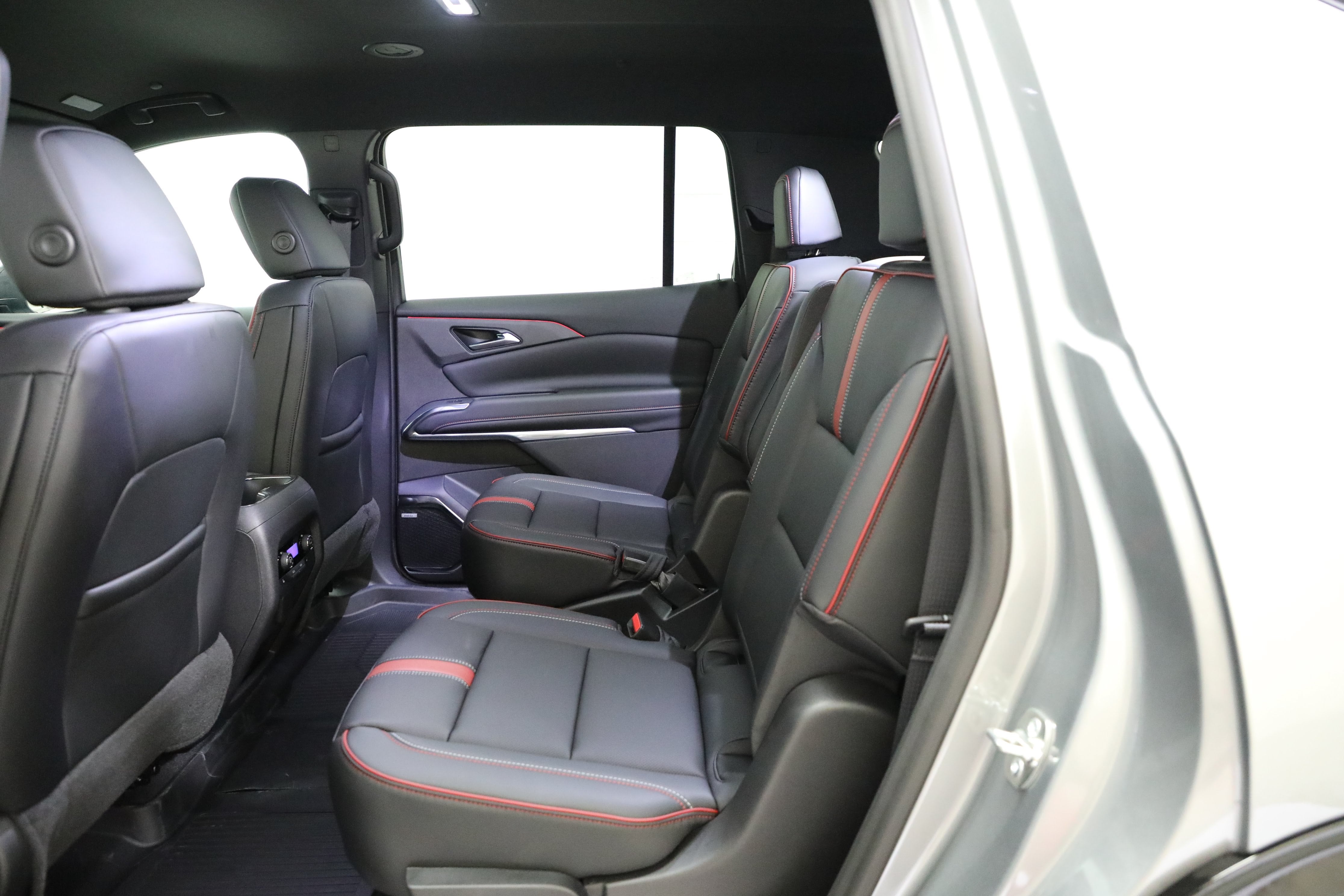 2027 Chevrolet Traverse RS - Photo 10