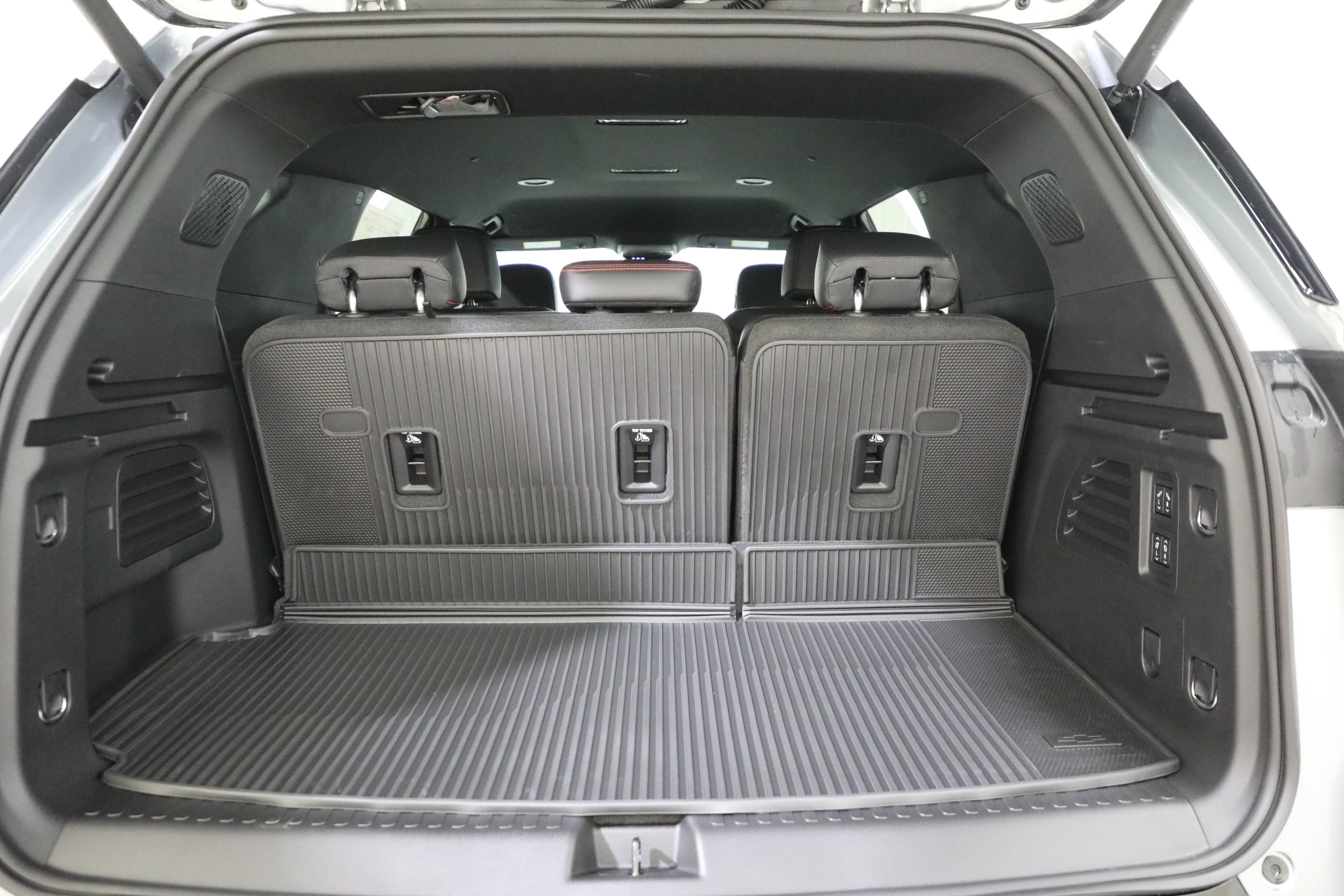 2027 Chevrolet Traverse RS - Photo 21