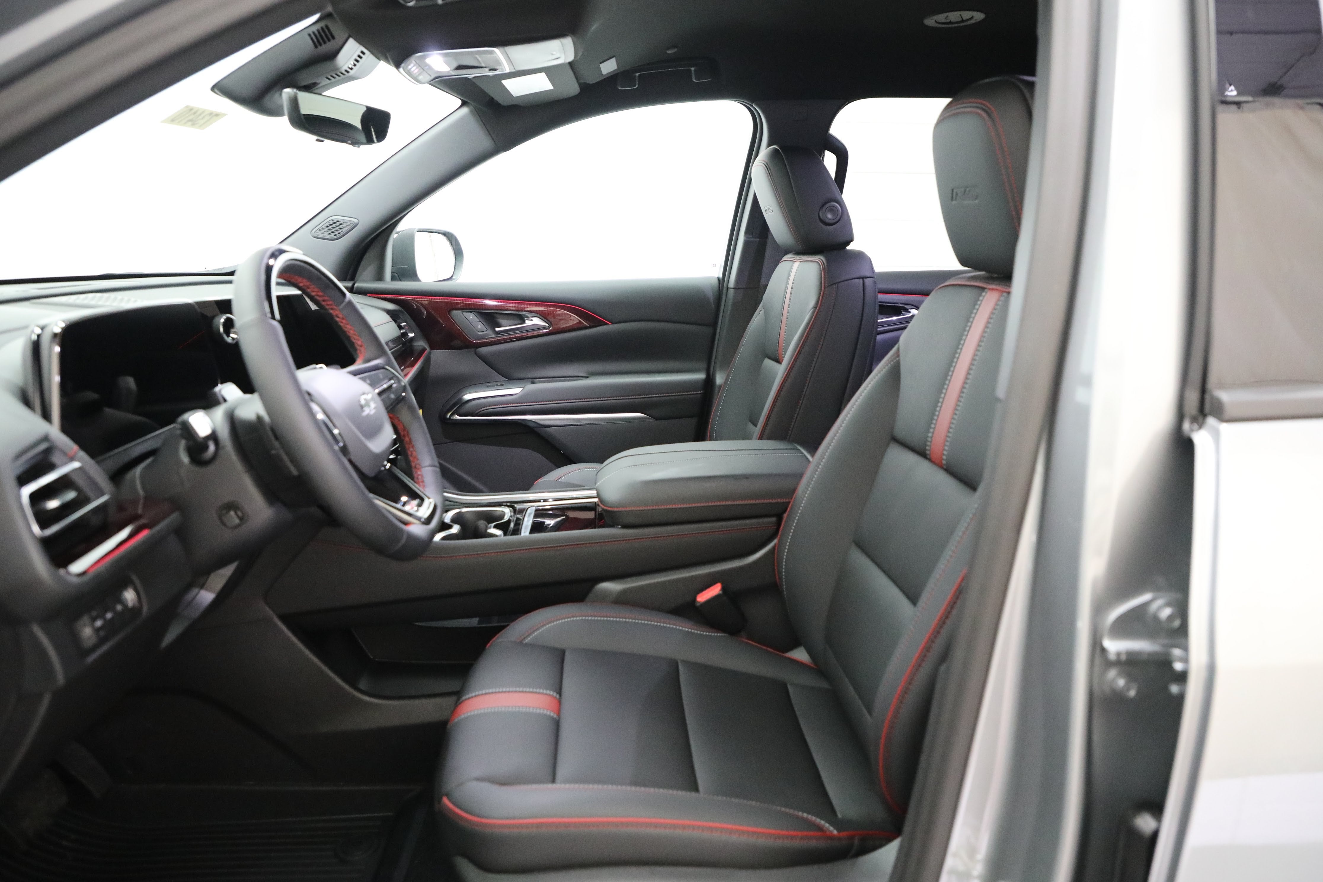 2027 Chevrolet Traverse RS - Photo 8