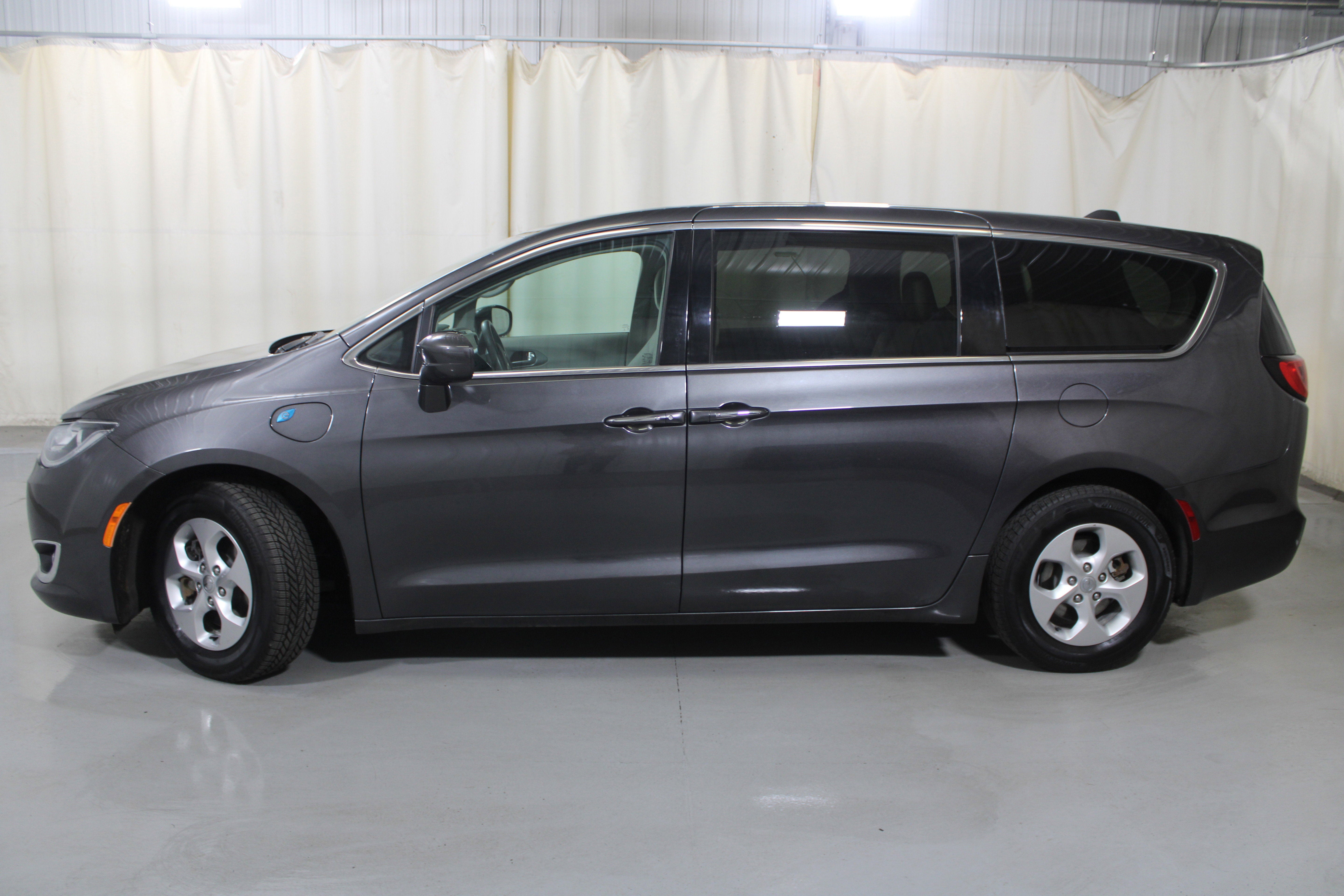 2018 Chrysler Pacifica Hybrid Touring Plus