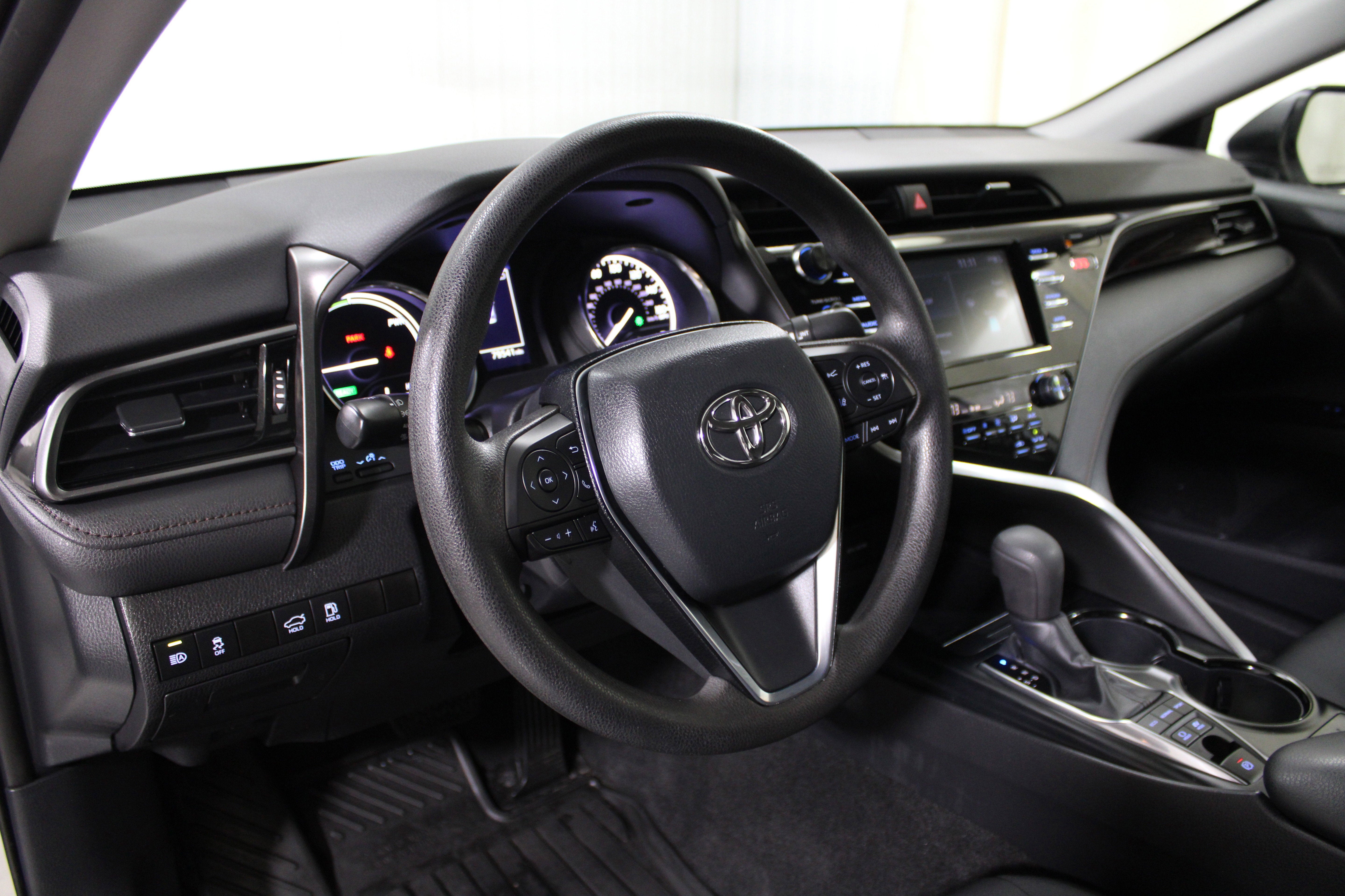 2019 Toyota Camry Hybrid LE