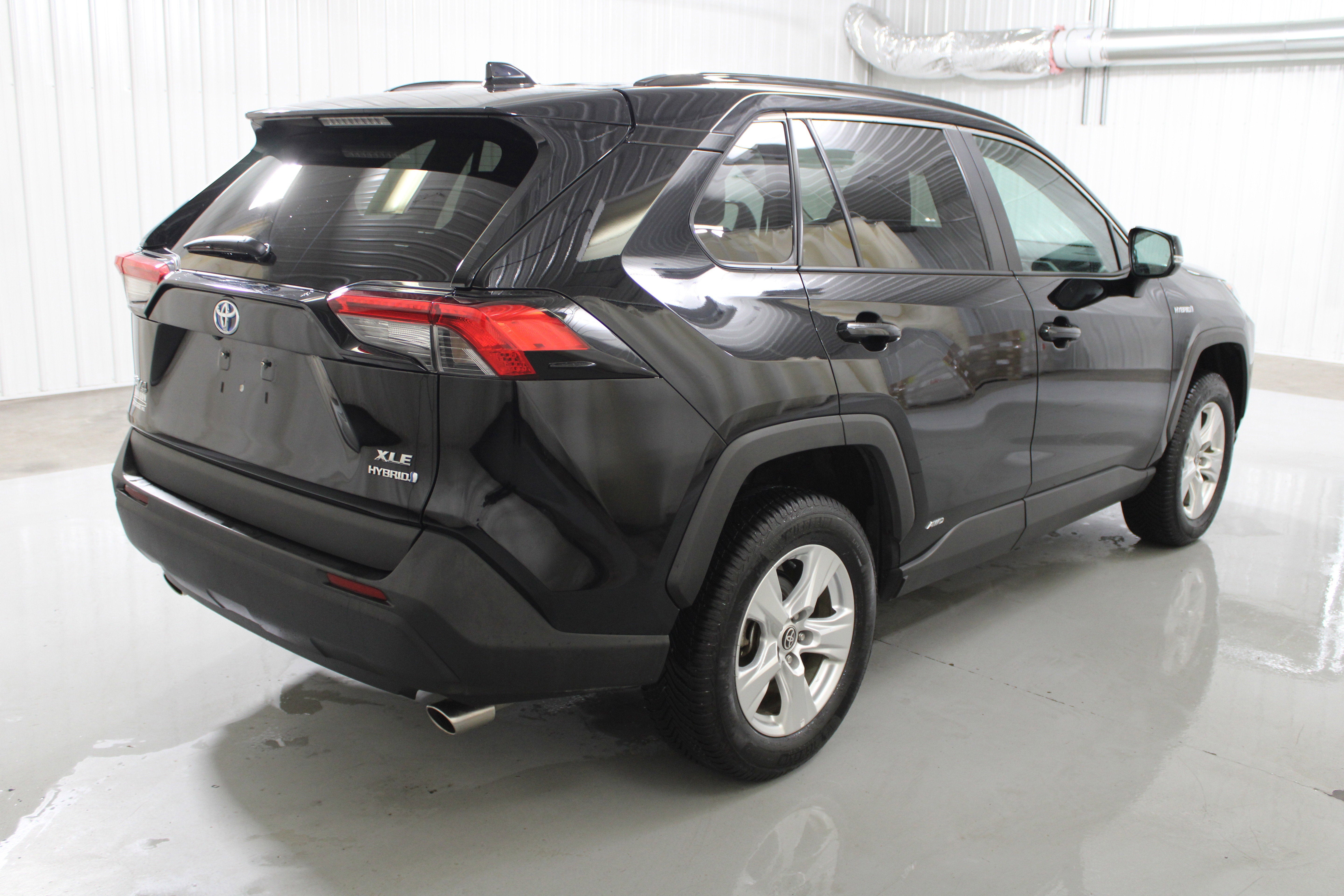 2021 Toyota RAV4 Hybrid XLE
