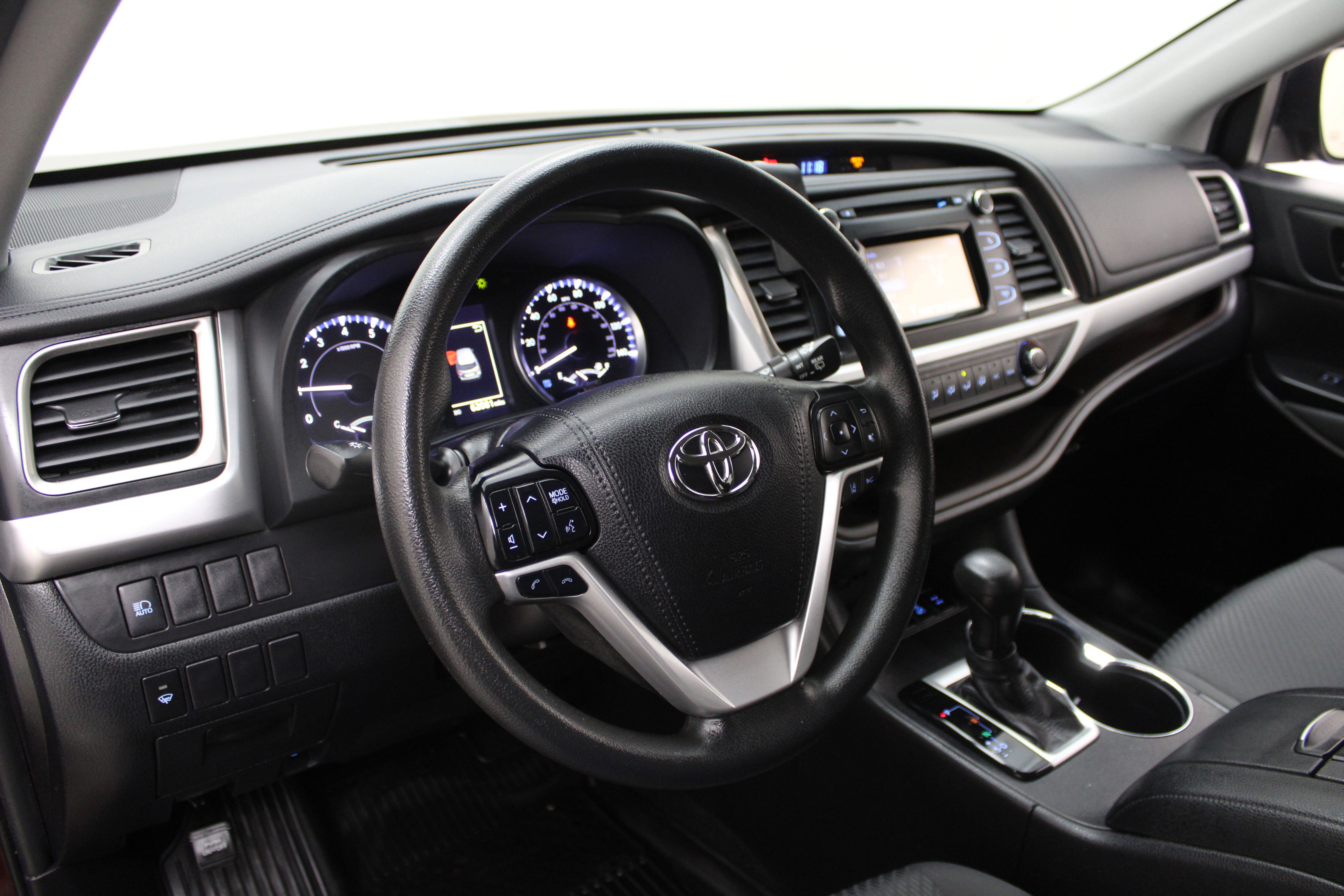 2019 Toyota Highlander LE