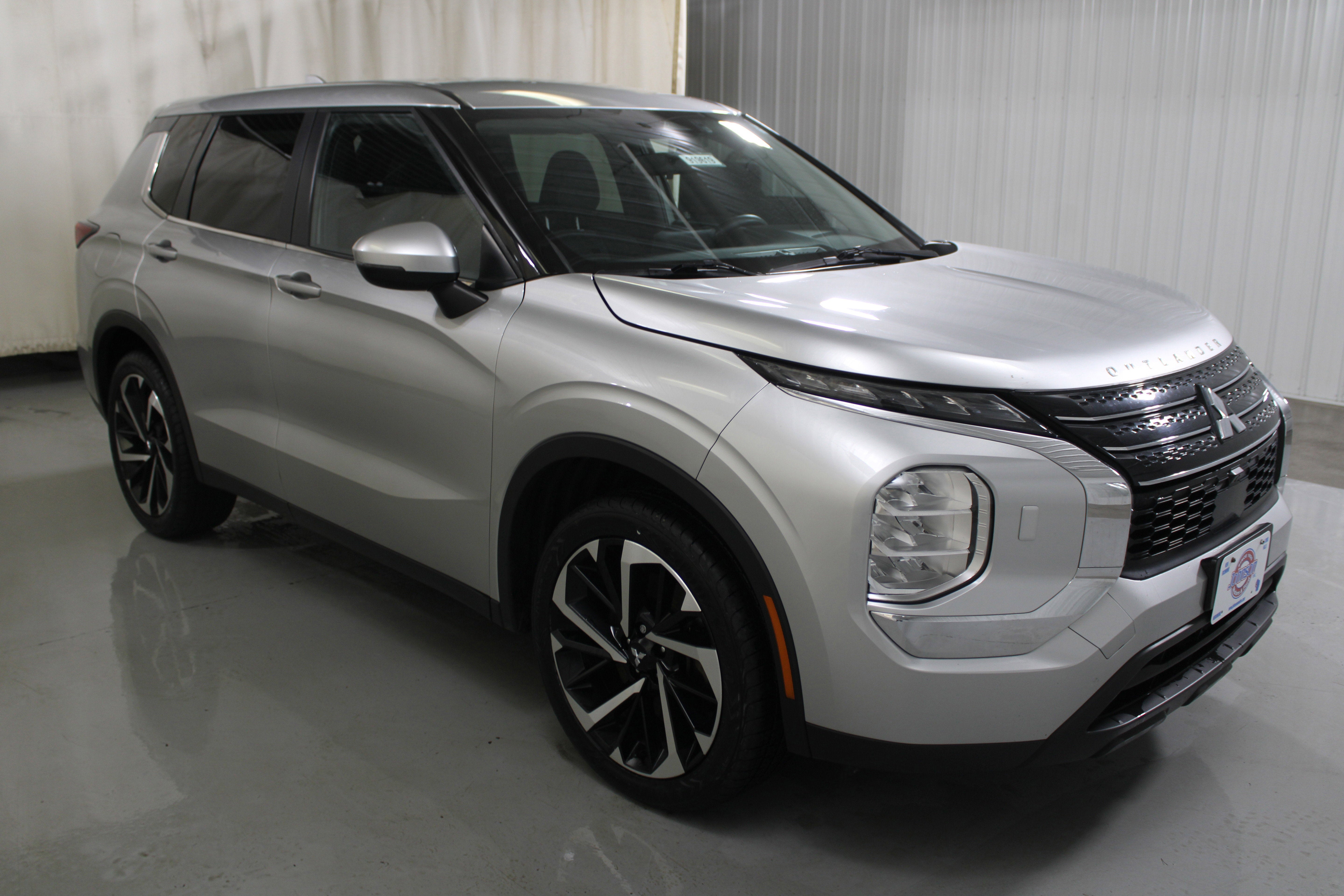 2022 Mitsubishi Outlander ES