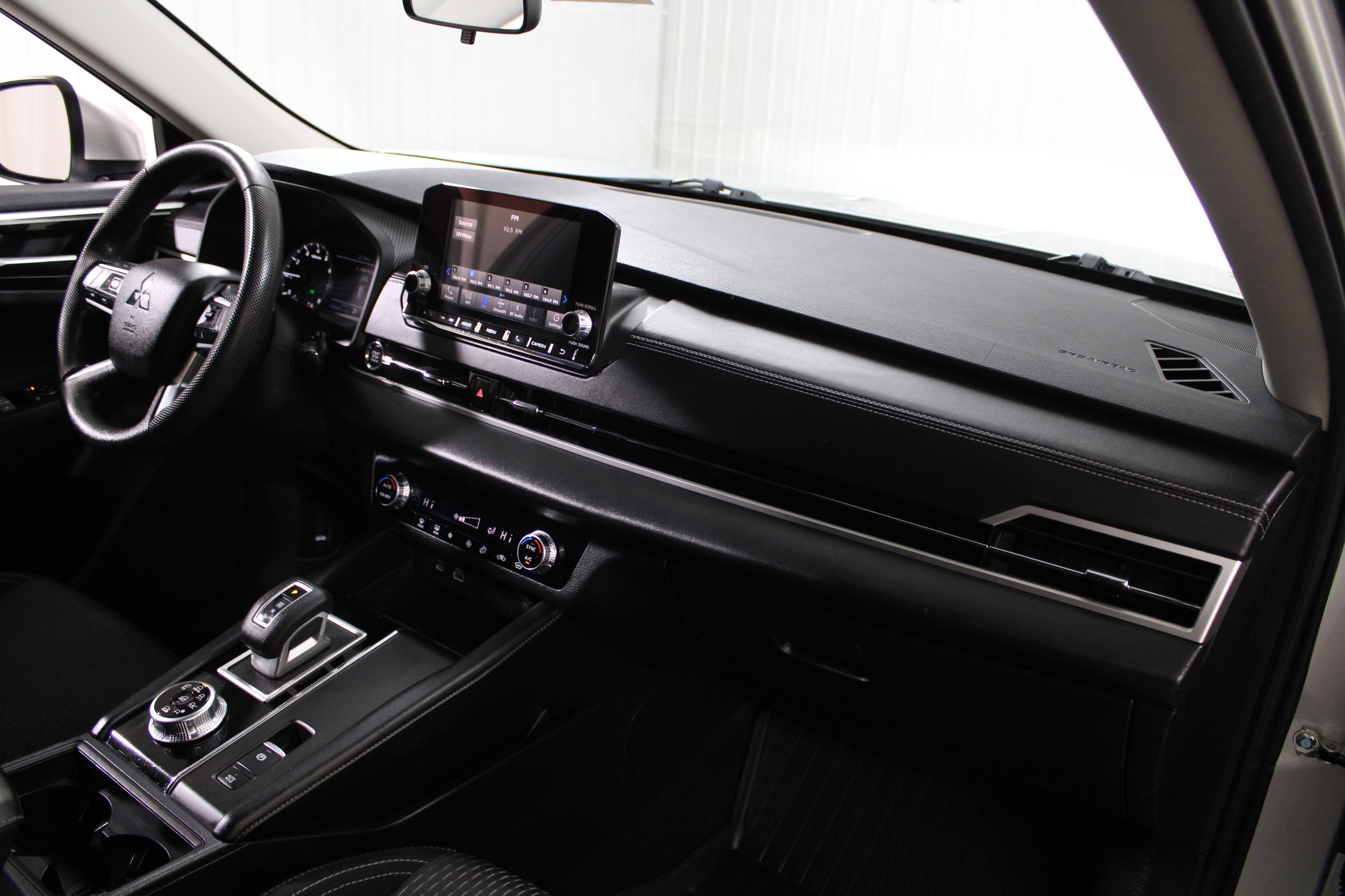 2022 Mitsubishi Outlander ES