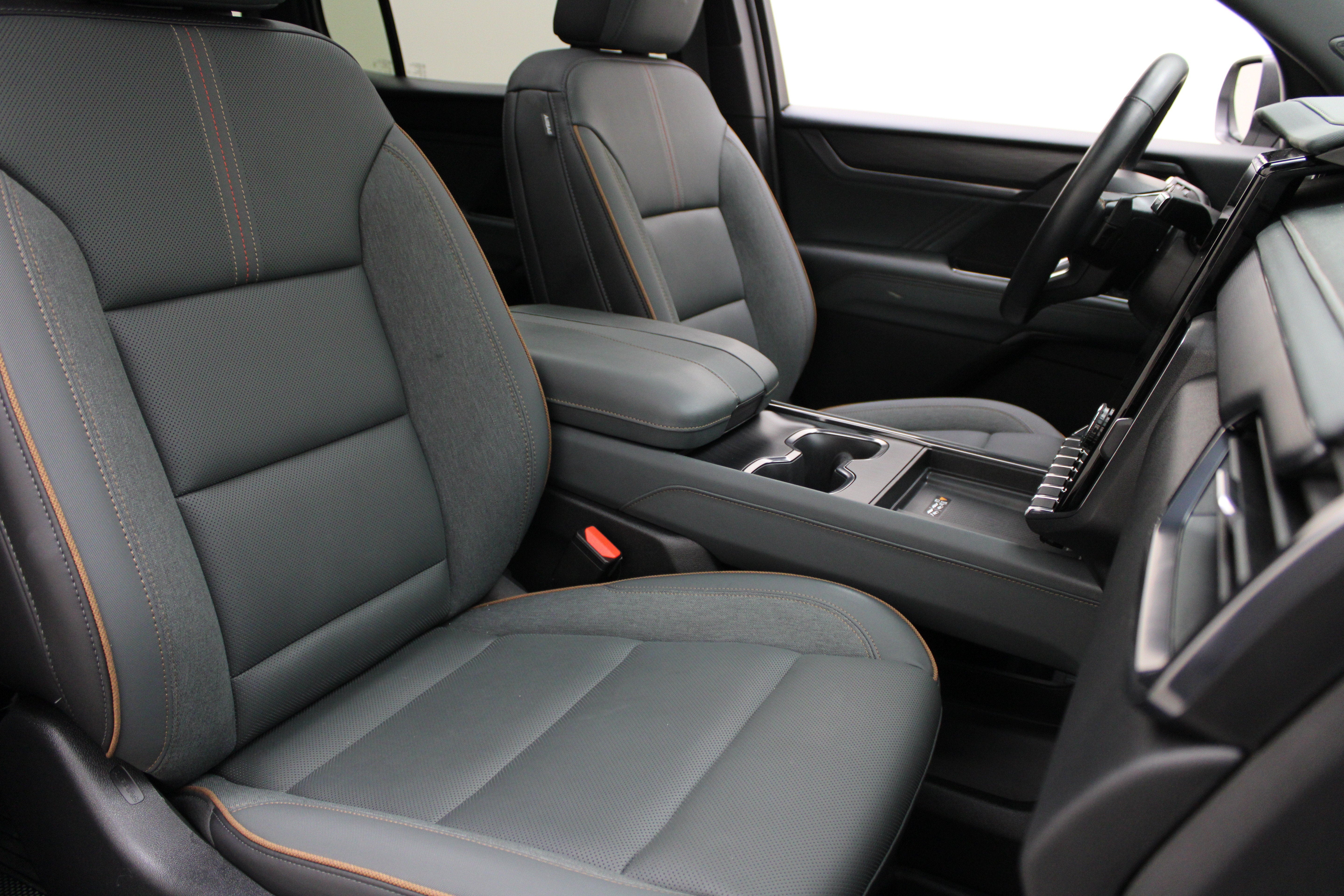 2025 GMC Acadia AWD AT4