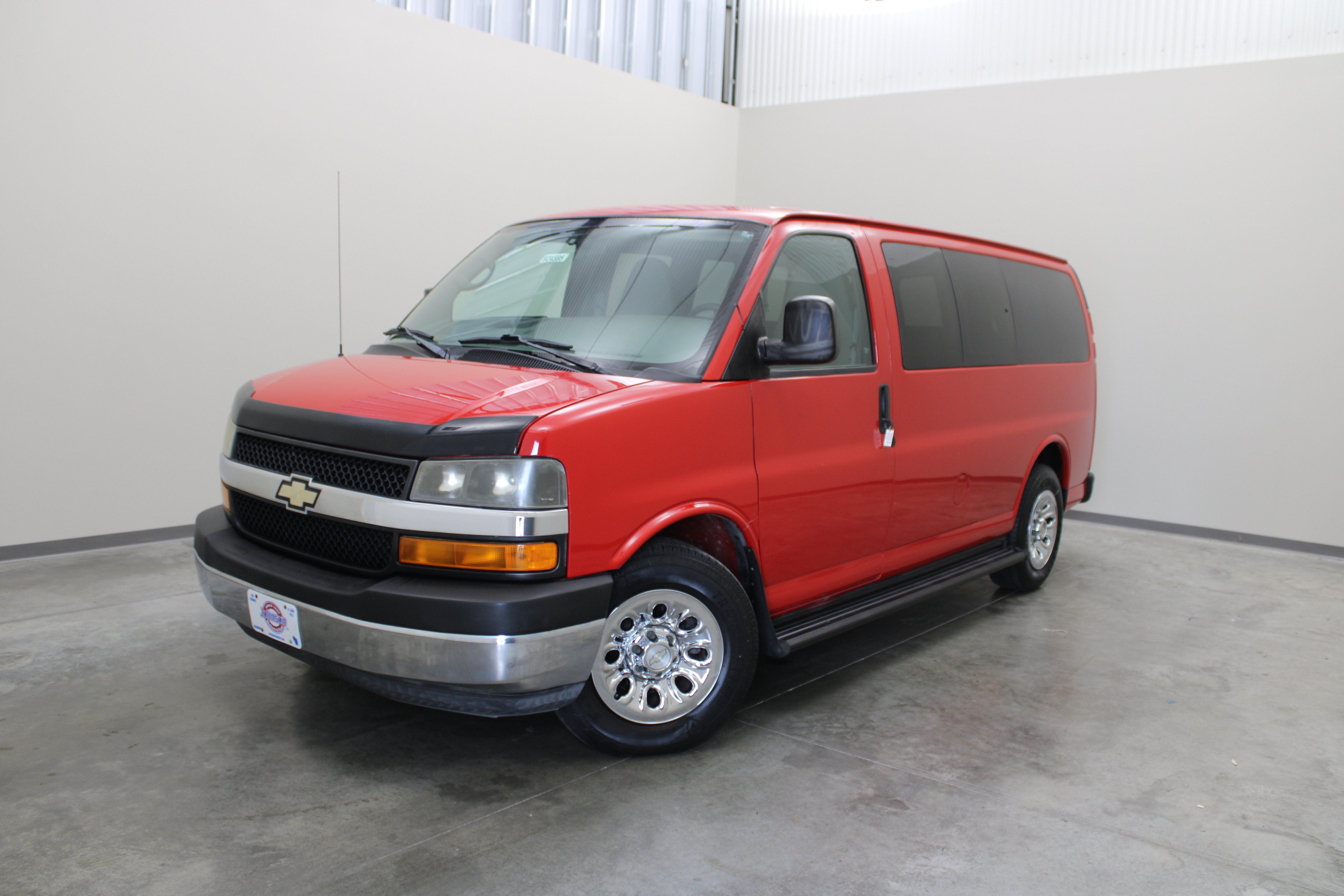 2011 Chevrolet Express Passenger 1500 1LT