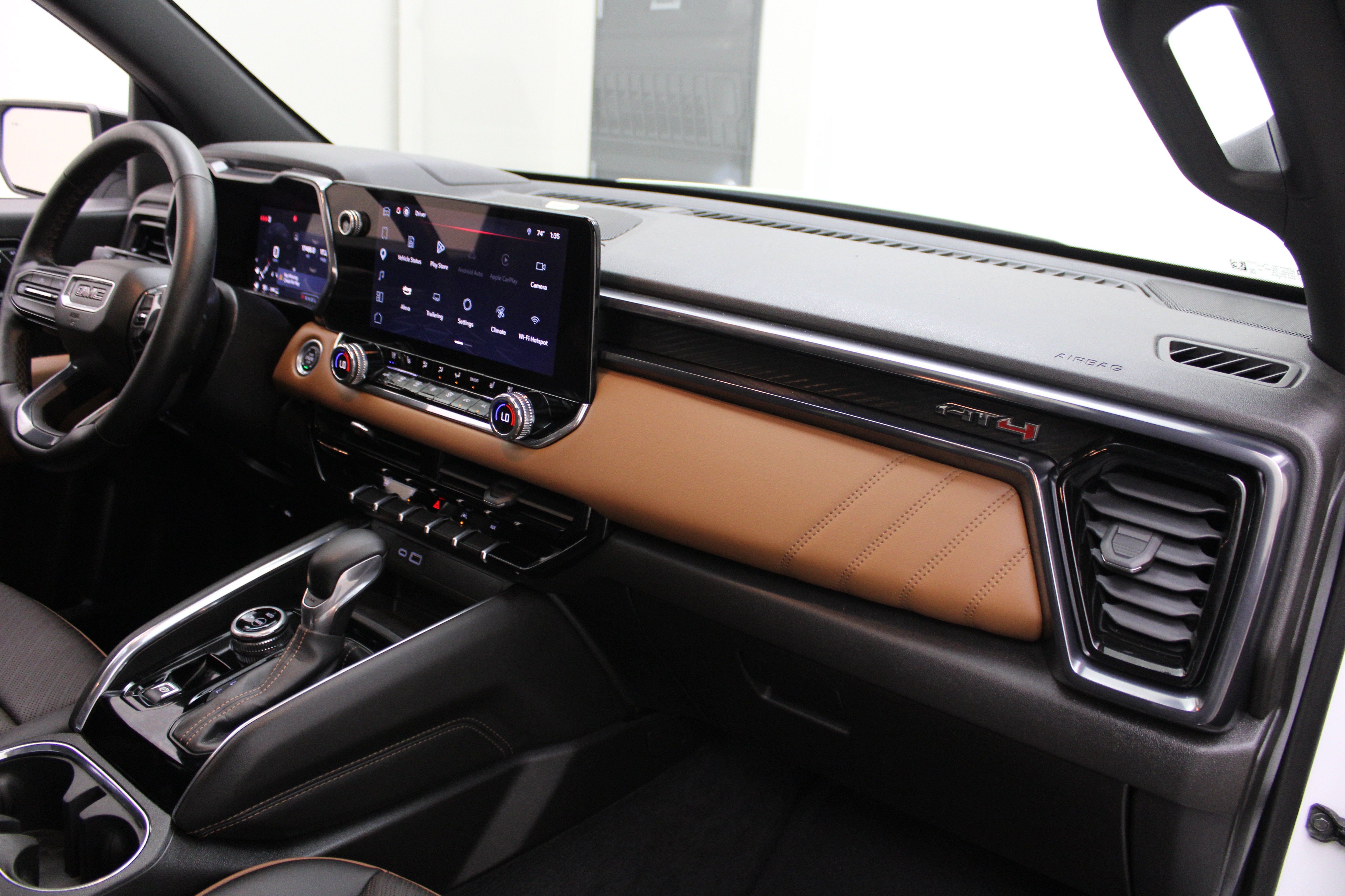 2025 GMC Canyon 4WD AT4