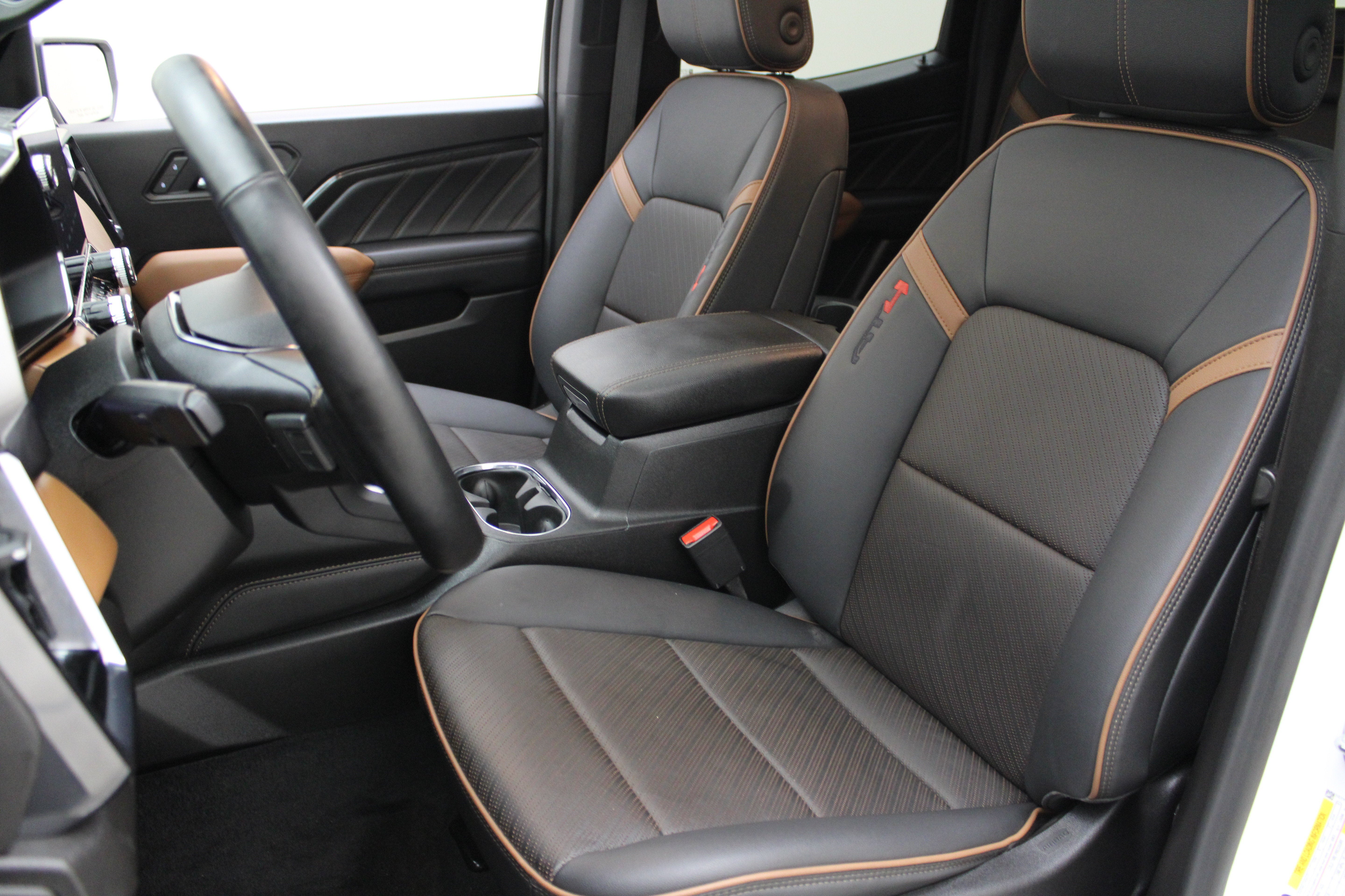 2025 GMC Canyon 4WD AT4