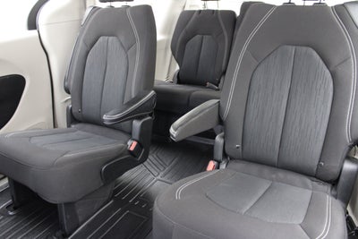 2020 Chrysler Voyager LX