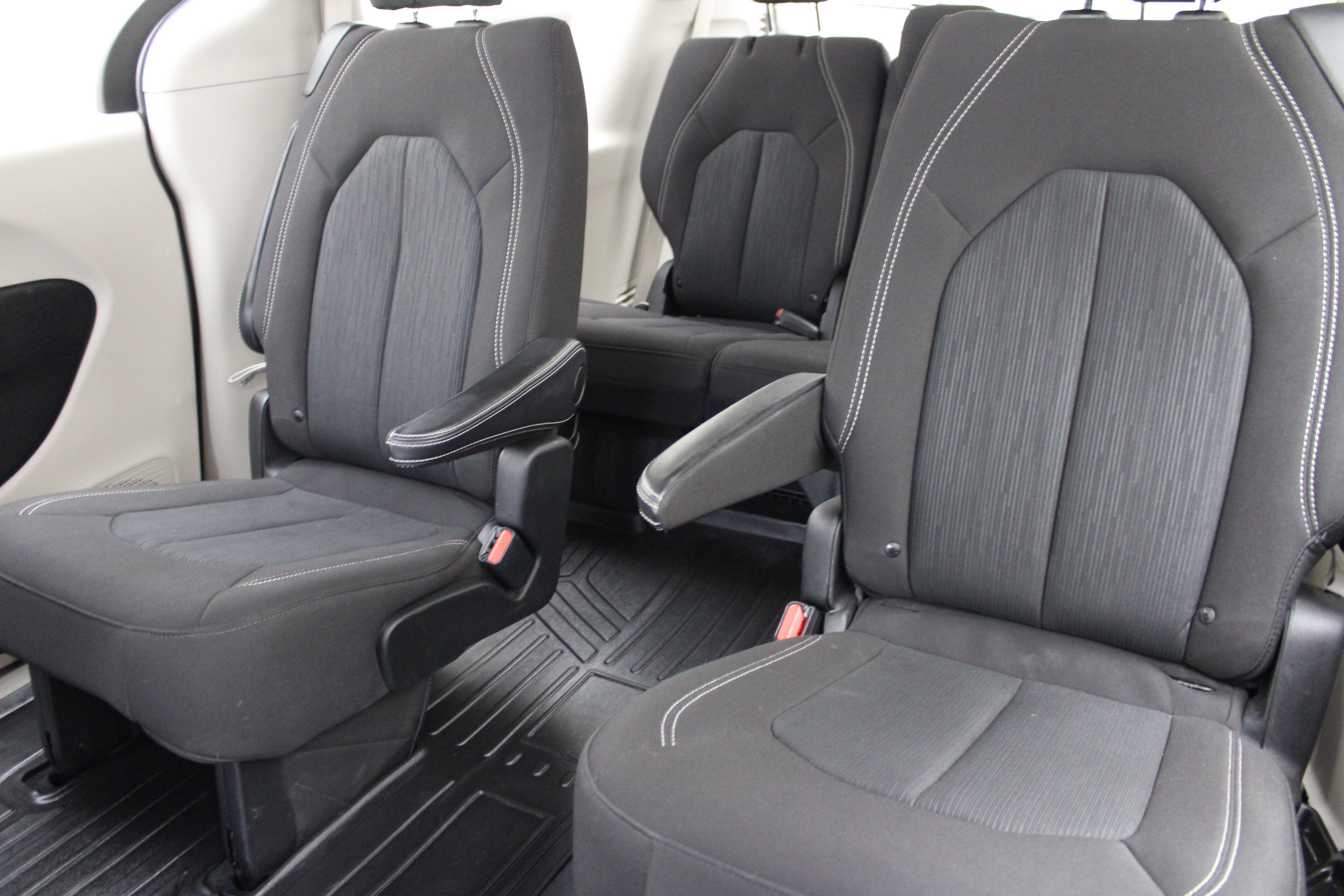 2020 Chrysler Voyager LX