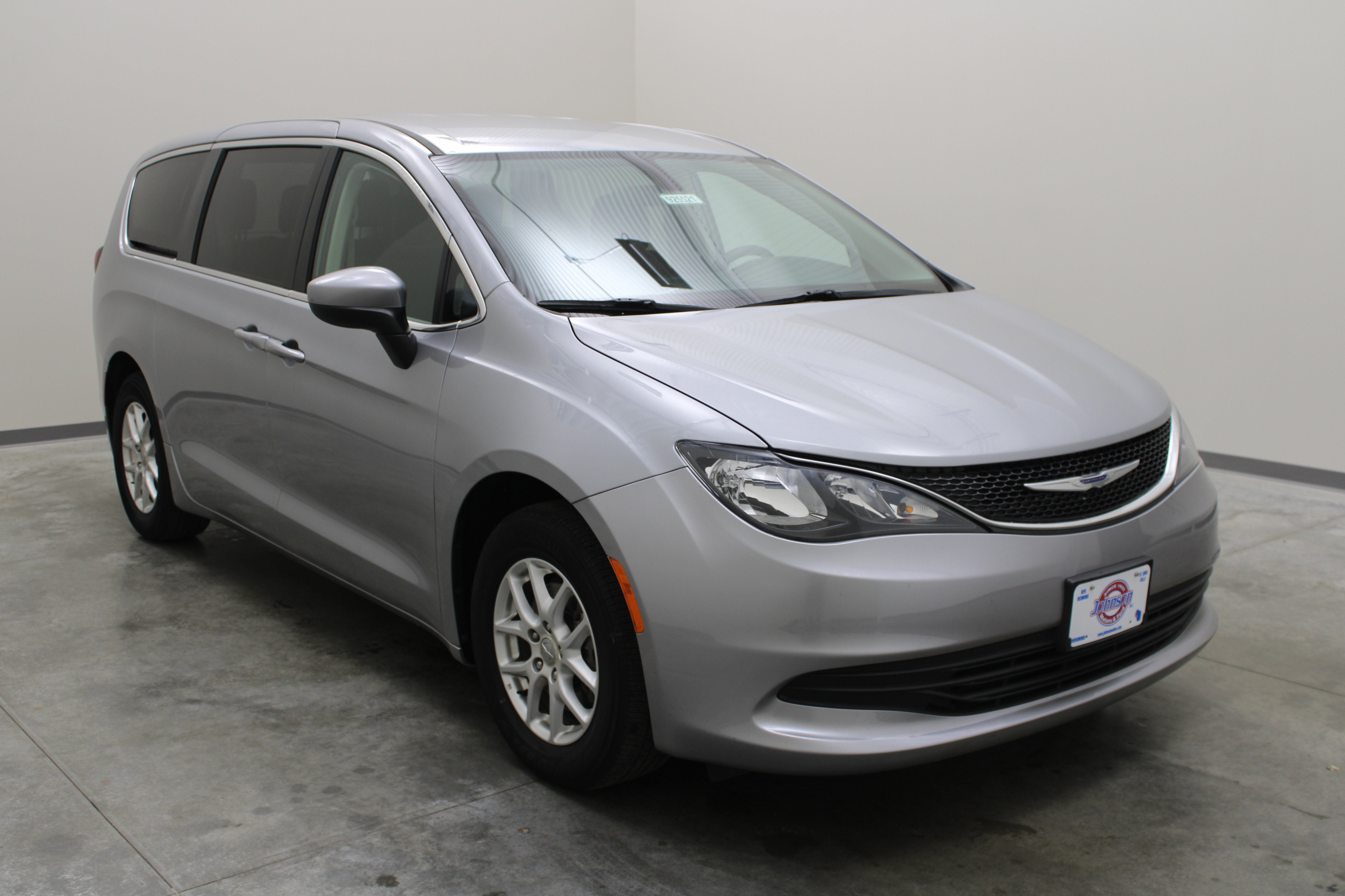 2020 Chrysler Voyager LX