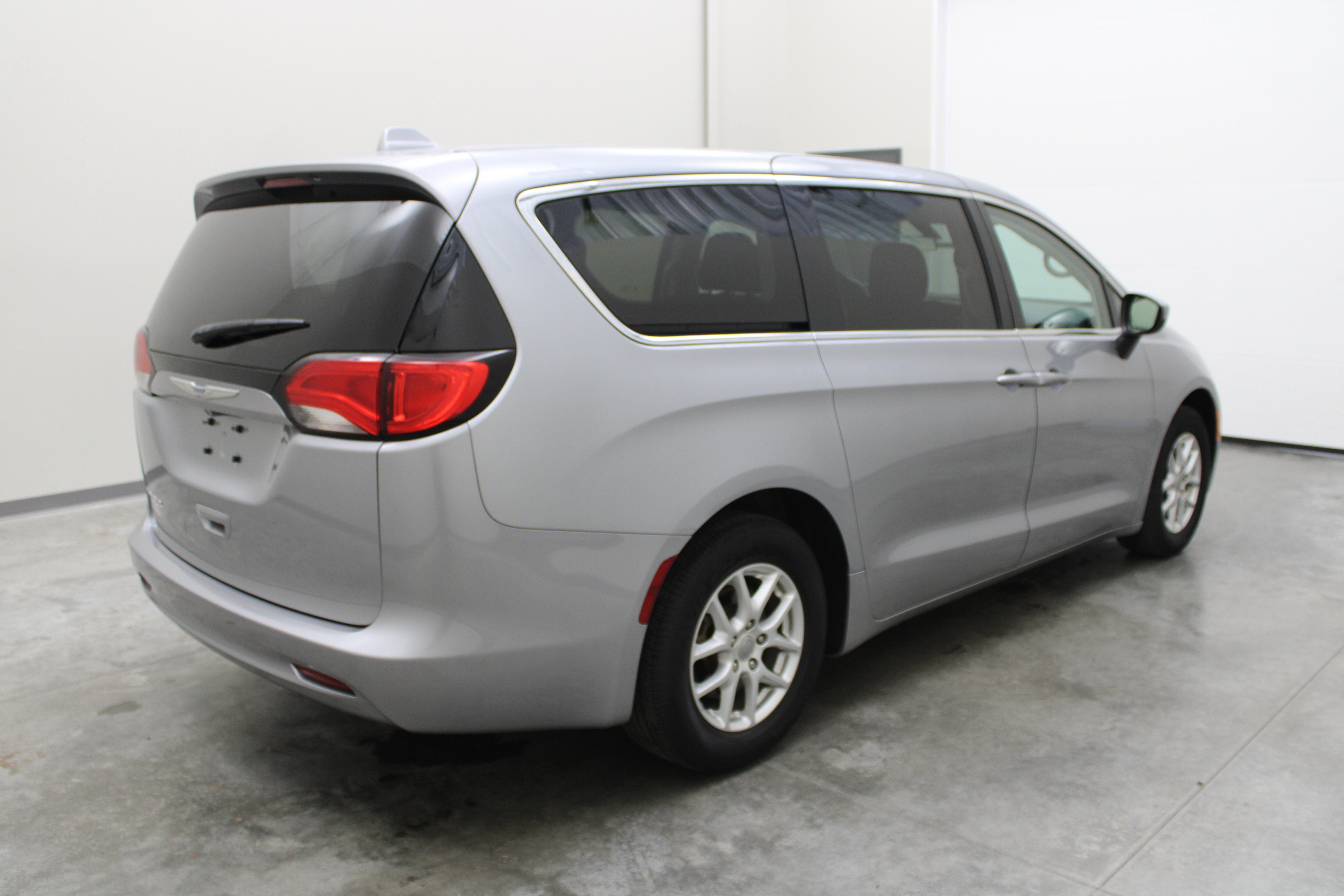 2020 Chrysler Voyager LX