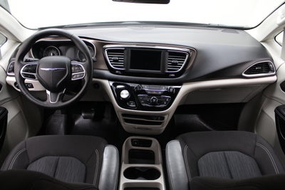 2020 Chrysler Voyager LX