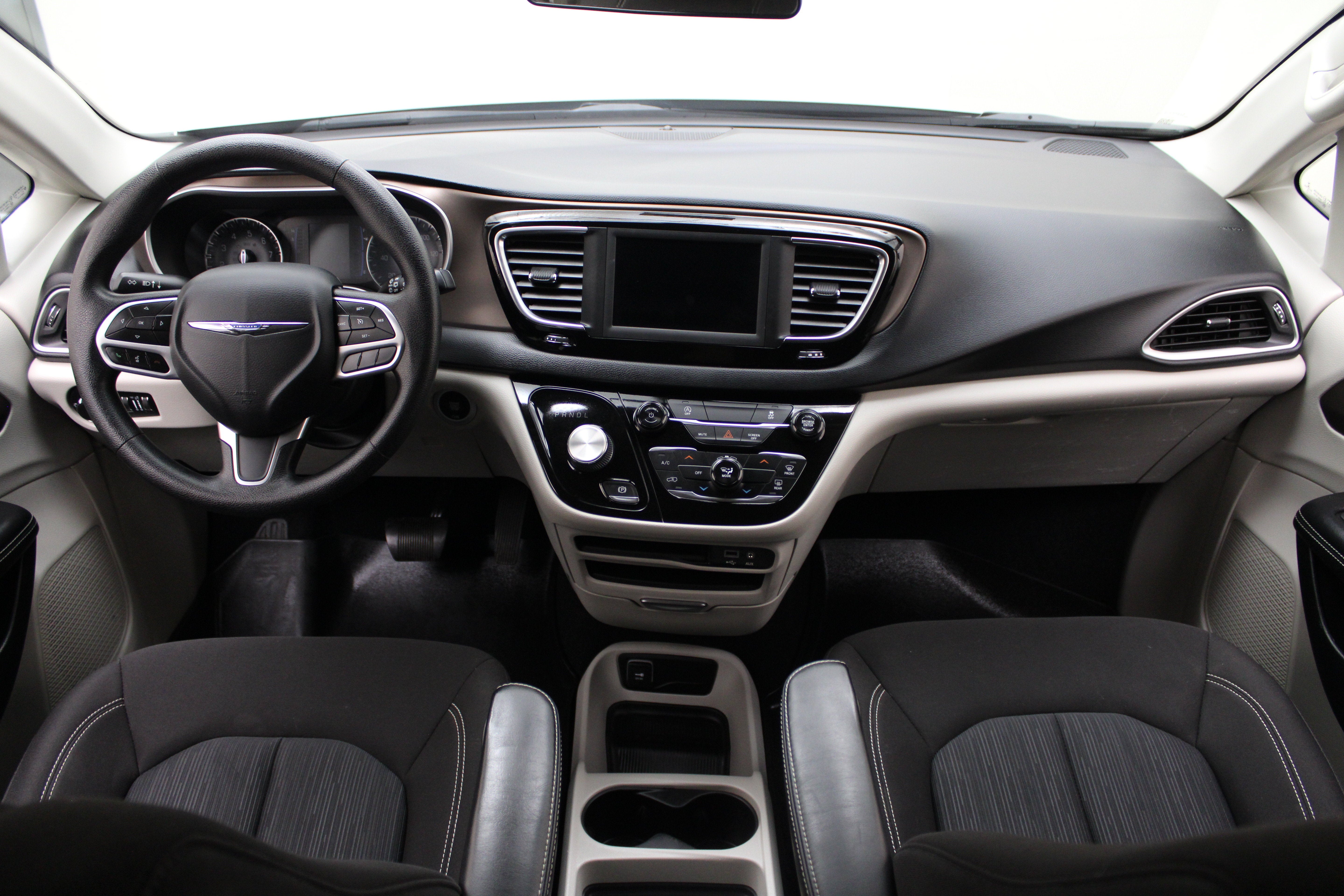 2020 Chrysler Voyager LX