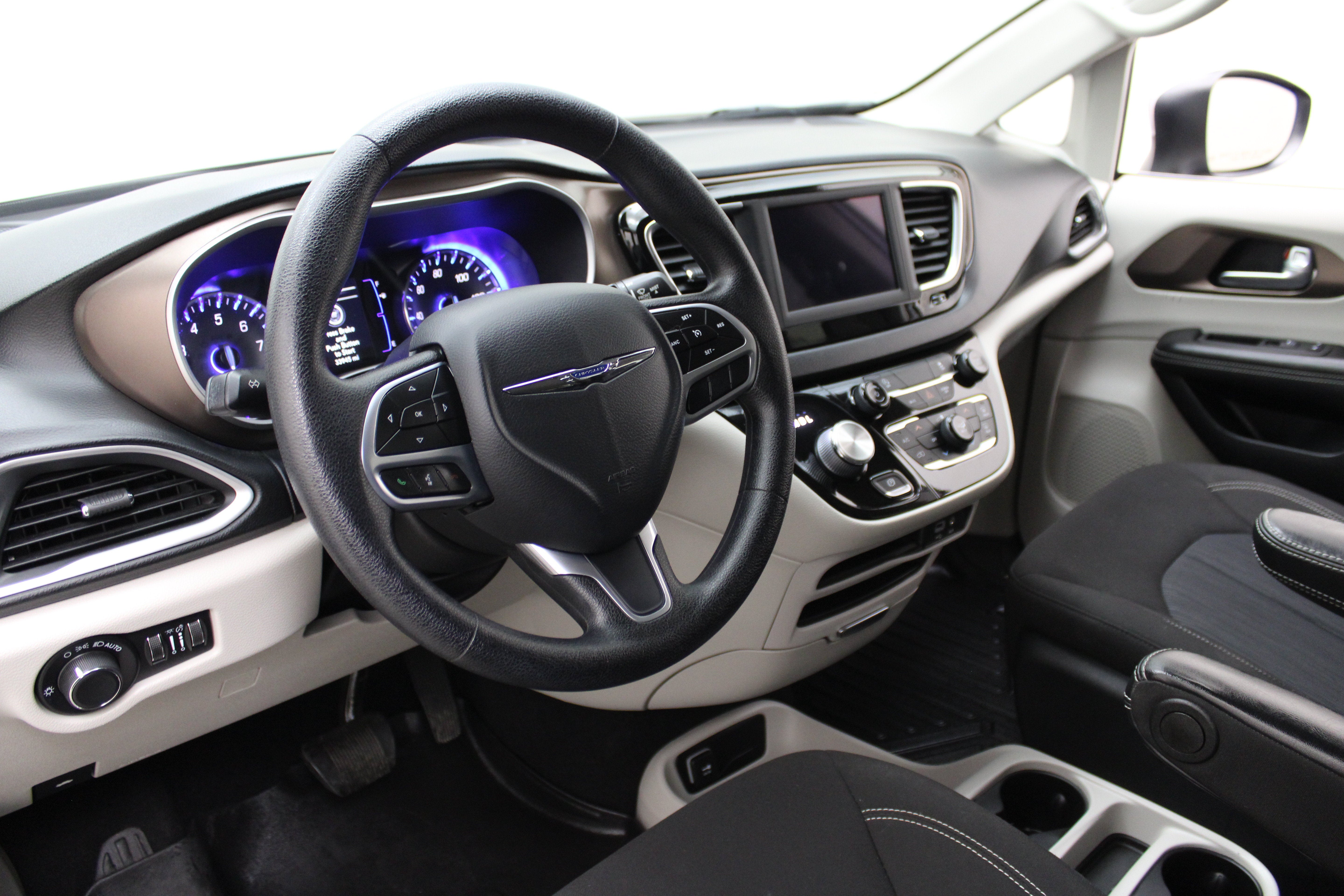 2020 Chrysler Voyager LX