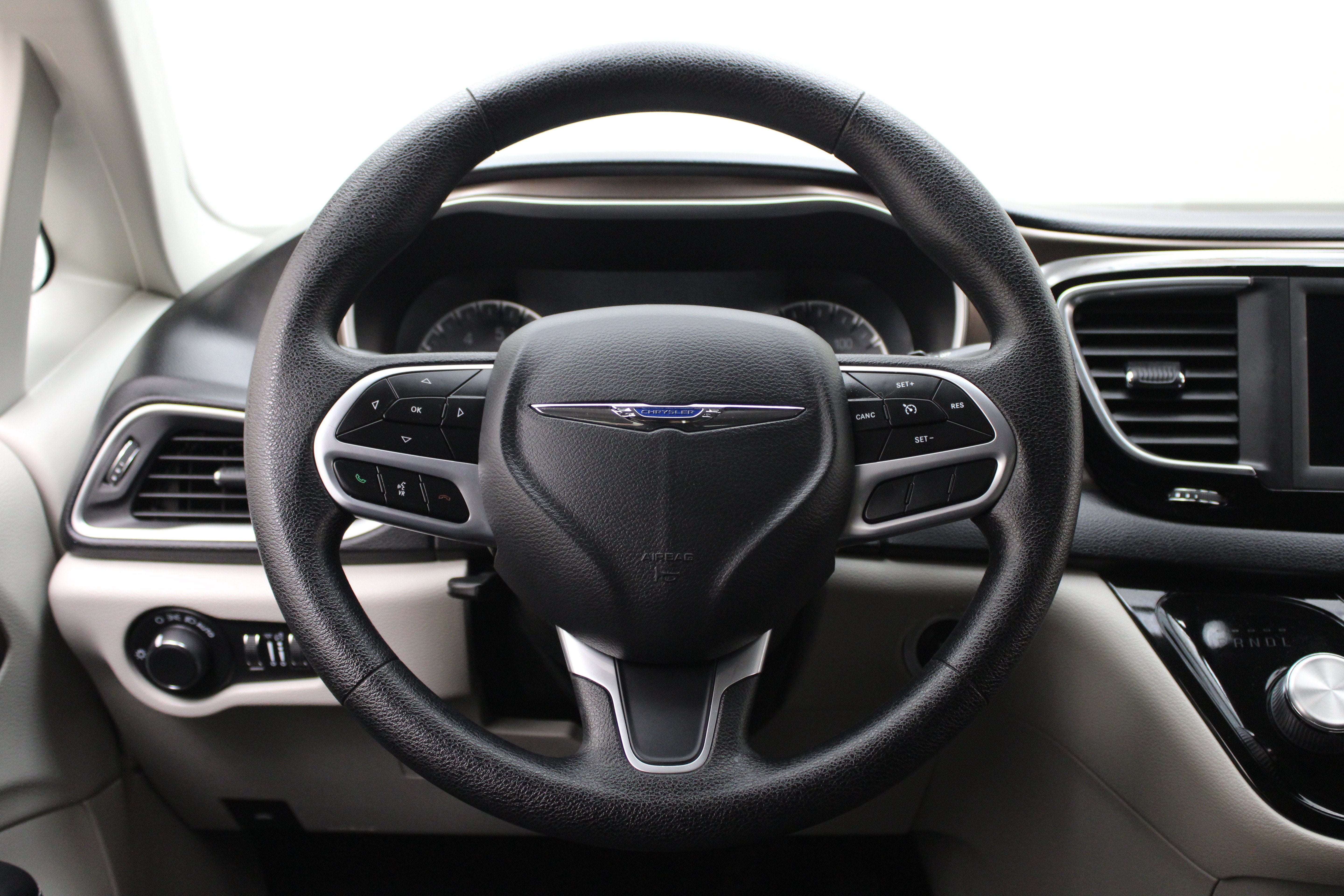 2020 Chrysler Voyager LX
