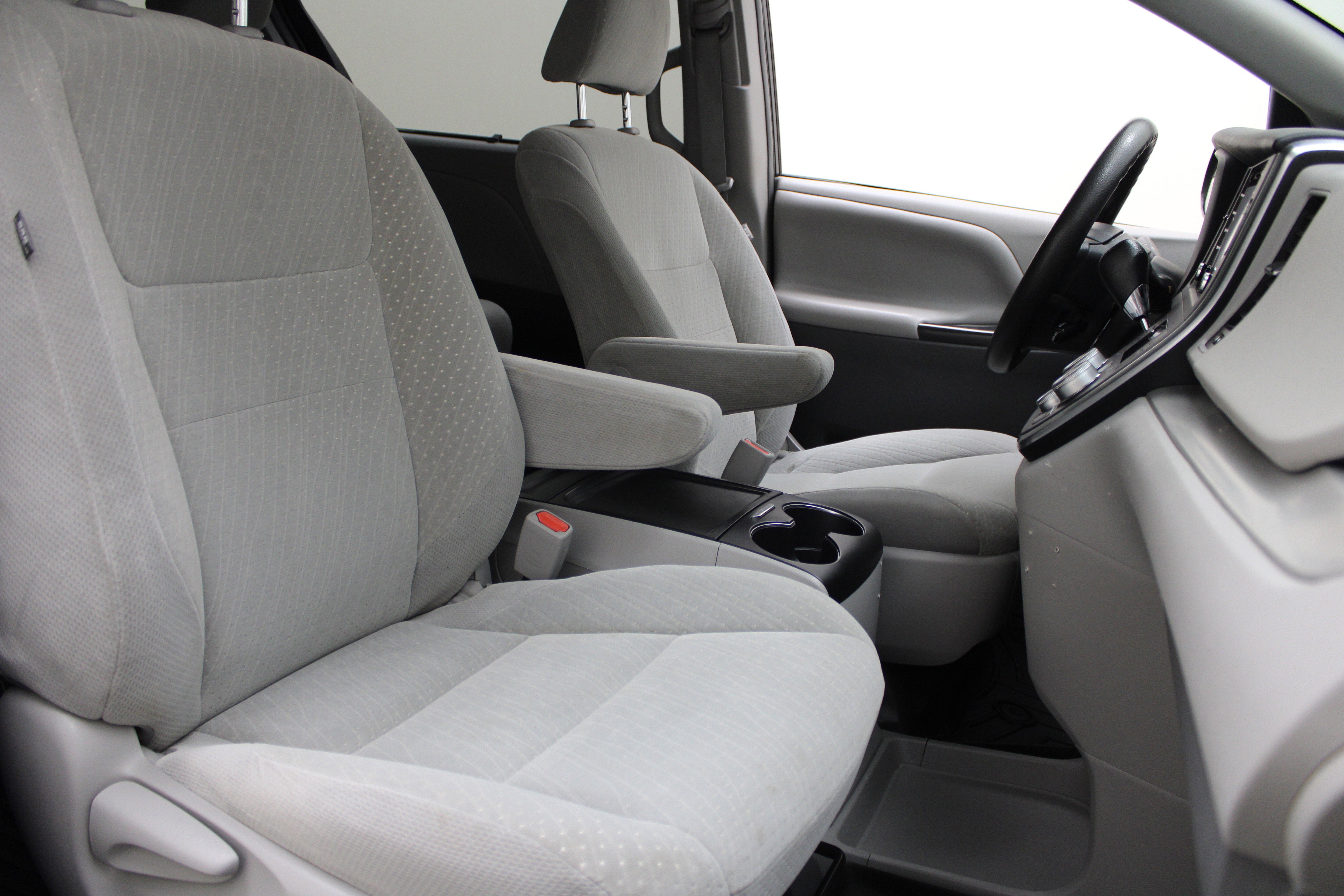2019 Toyota Sienna LE